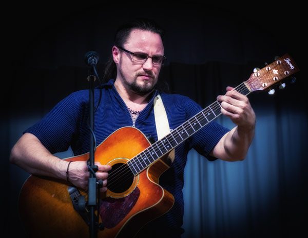 Velka noc v Marine v Kovacovej Spevak Robert Mikla Foto Igor Fri mmel