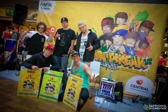 HORE: POROTCOVIA KLEJU, HONZA A MG | DOLE: VÍŤAZI KEIN & MEME | © PARTYCHVIL