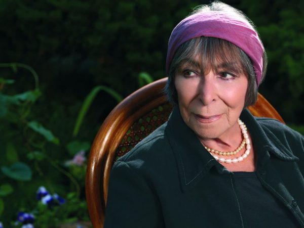 hanahegerova_photo_standamerhout